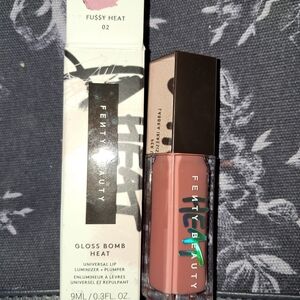 Fenty Beauty Gloss Bomb Heat in Fussy Heat - Soft Pink